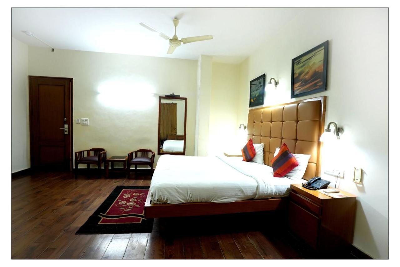 Hotel Oscar - Hauz Khas New Delhi Eksteriør bilde